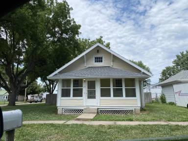 Main picture of 813 6th Ave