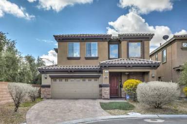Main picture of 13 Peak Villa Ave