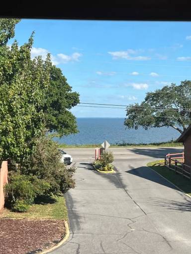 Main picture of 2335 Sugartree Ave
