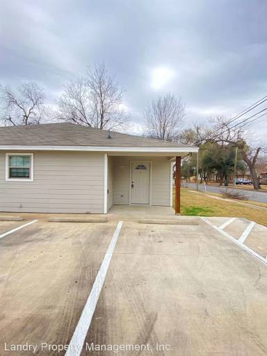 Main picture of 202 E Lone Star Ave