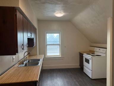Main picture of 337 W 6th St