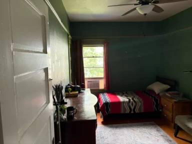 Main picture of 5123 SE Hawthorne Blvd