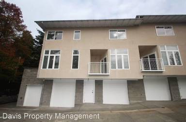 Main picture of 3501 NE 45th St