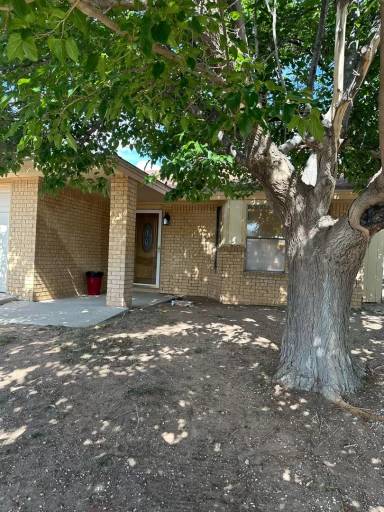 Main picture of 2306 N Thomas Dr