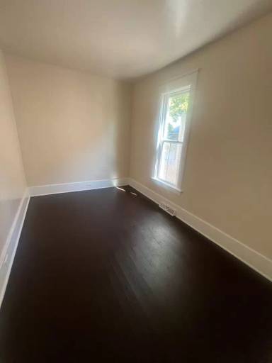 Main picture of 530 E 9th St