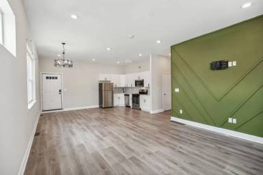 Main picture of 2331 N 33rd St
