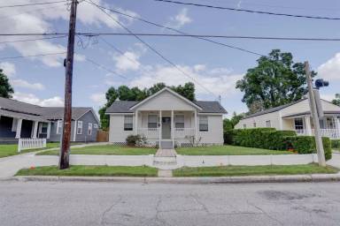 Main picture of 1033 N Hampton Ave