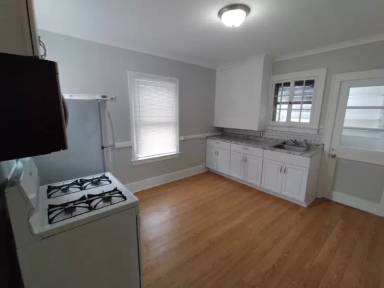 Main picture of 246 W 6th St