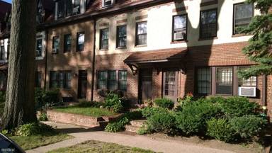 Main picture of 400 Burns St