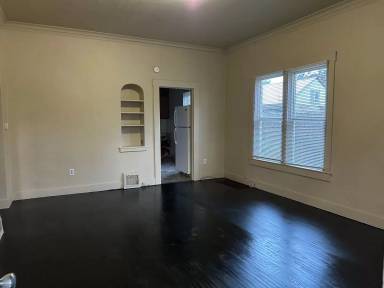 Main picture of 2714 W College Ave