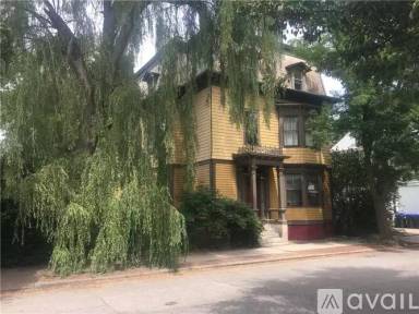 Main picture of 37 Willow St