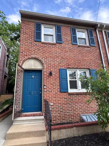 Main picture of 712 Woodlawn Ave