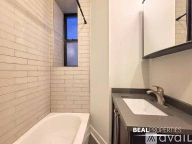 Main picture of 627 W Oakdale Ave