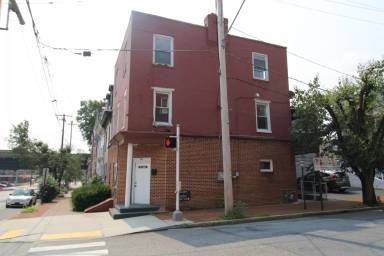 Main picture of 300 S 2nd St