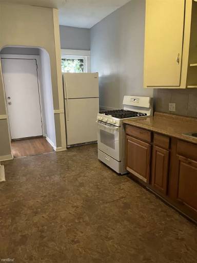 Main picture of 569 Paris Ave SE