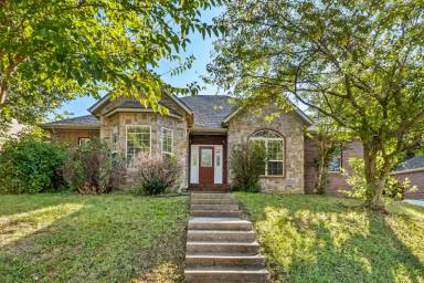 Main picture of 2940 N Dorchester Dr