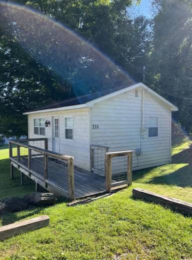 Main picture of 214 Ice Plant St