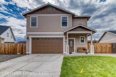 Main picture of 2203 NE Nez Perce Ct