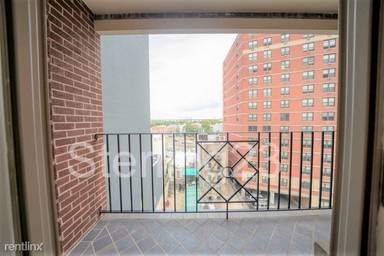 Main picture of 2821 Astoria Blvd