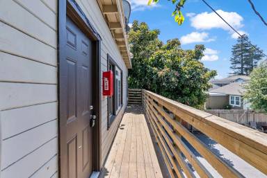 Main picture of 422 E Beach St