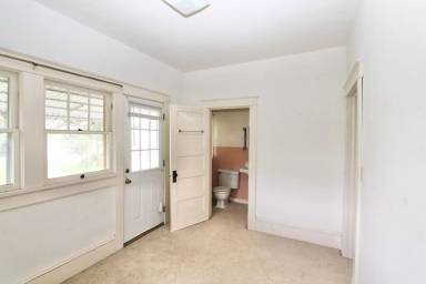 Main picture of 2474 Sanford Ave