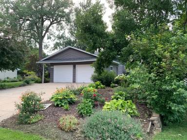 Main picture of 570 Roberts St SW
