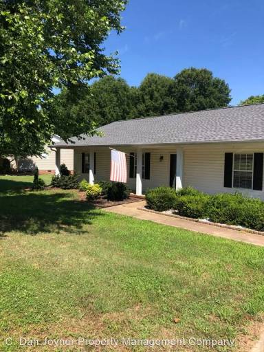 Main picture of 155 Shady Valley Dr
