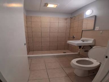 Main picture of 298 Oakland St