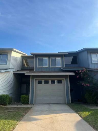 Main picture of 137 Woodfield Pl