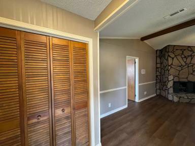 Main picture of 654 Mayflower Dr