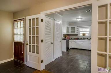 Main picture of 9533 Kingcrest Pkwy