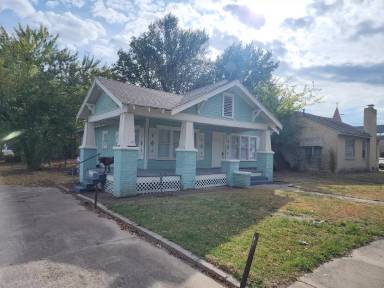 Main picture of 2023 W Broadway St