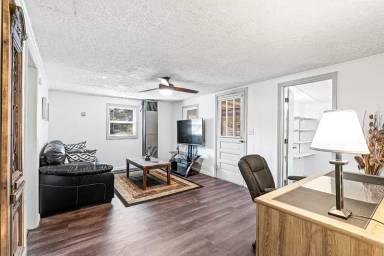 Main picture of 40 Collins Village Cir