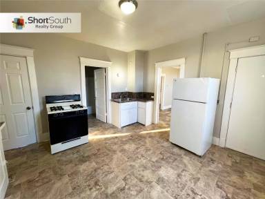 Main picture of 131 Barnett St NE