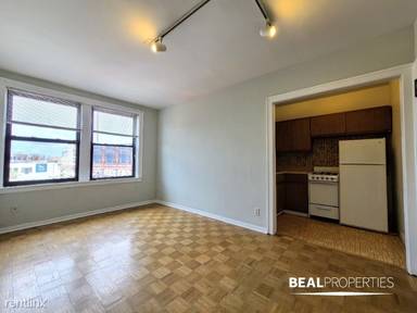 Main picture of 739 W Belmont Ave