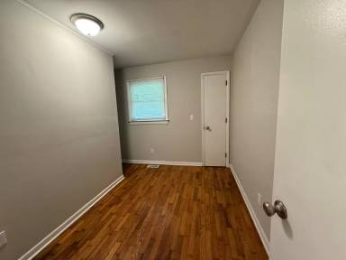Main picture of 2776 North Ave