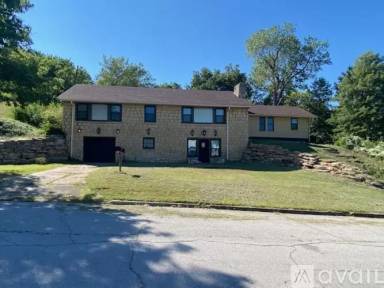 Main picture of 2420 N Main St