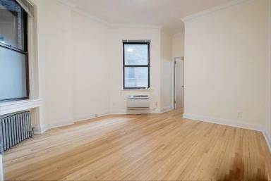 Main picture of 210 E 83rd St