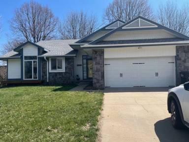 Main picture of 5105 S 162nd St