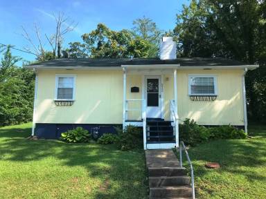 Main picture of 212 W Fairview Rd