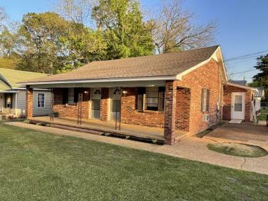 Main picture of 1702 Bunch St