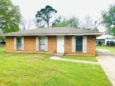 Main picture of 108 Cedar St
