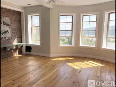 Main picture of 127 Montgomery St