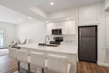Main picture of 2100 Saint Thomas St