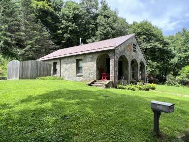 Main picture of 296 Middle Fork Rd