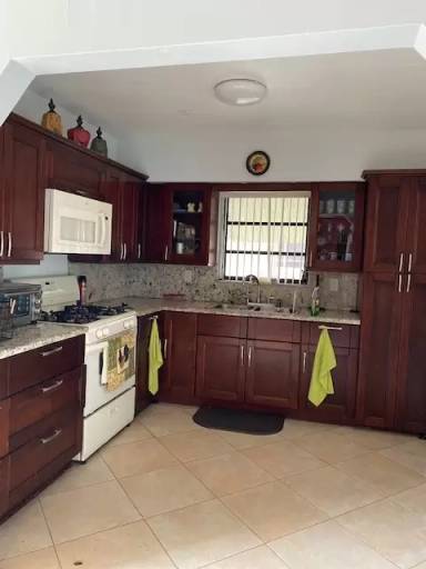 Main picture of 3020 NW 90th St