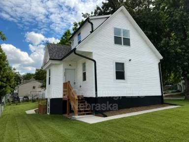 Main picture of 4245 Burdette St
