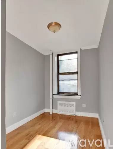 Main picture of 425 E 9th St