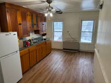 Main picture of 82 Maple St