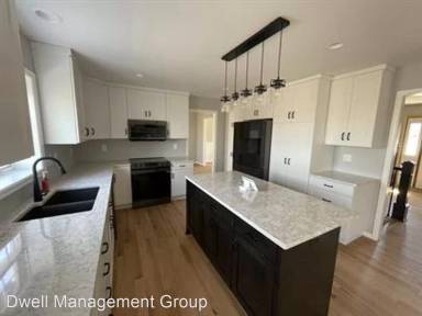 Main picture of 2426 Wilshire Ln NE